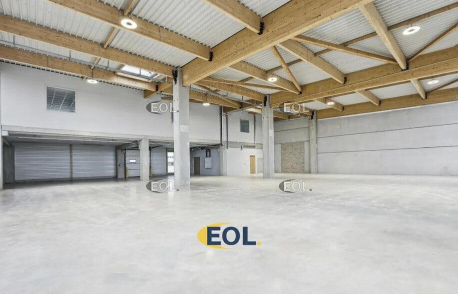 Local d’activités dans Tremblay-en-France à louer - Photo de l’immeuble – Image 2 sur 70