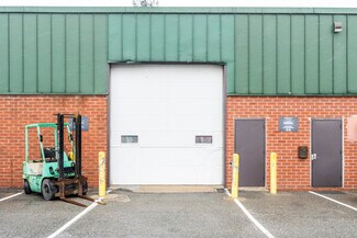 Plus de détails pour 2300 Marcus Ave, New Hyde Park, NY - Local d'activités à louer