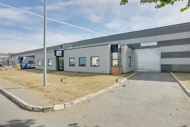 Local d’activités dans Le Bourget à louer - Photo de l’immeuble – Image 2 sur 2