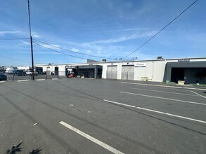15610-15630 S Figueroa St, Gardena, CA à louer Photo de l’immeuble– Image 2 sur 14