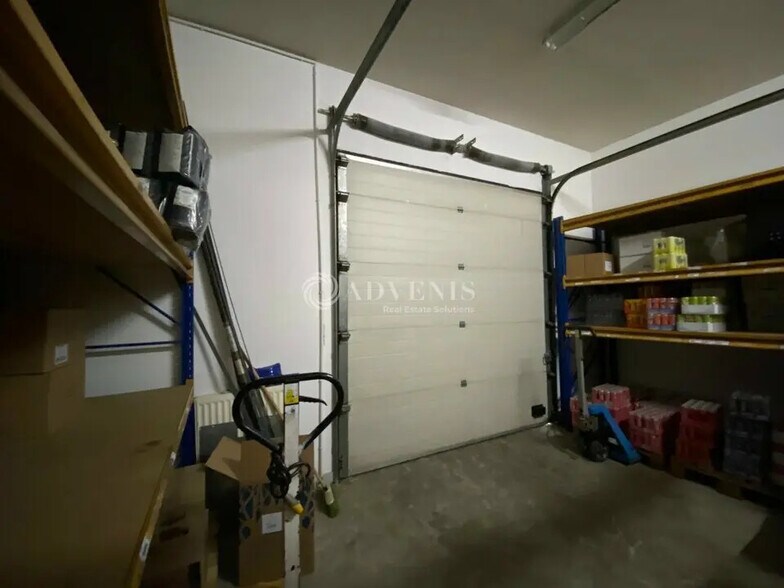 Local d’activités dans Voisins-le-Bretonneux à louer - Photo de l’immeuble – Image 2 sur 4