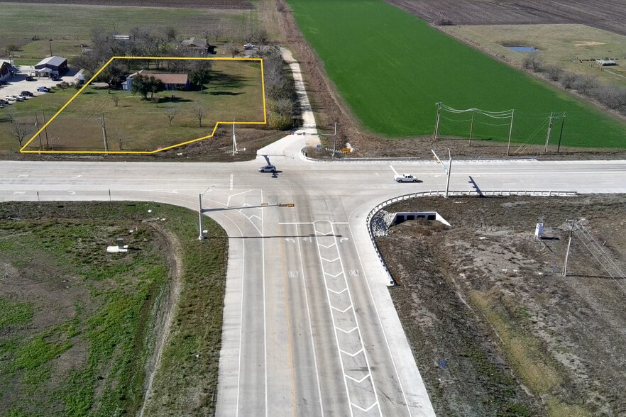 3705 Old Georgetown Rd, Taylor, TX à louer - Photo de l’immeuble – Image 2 sur 4