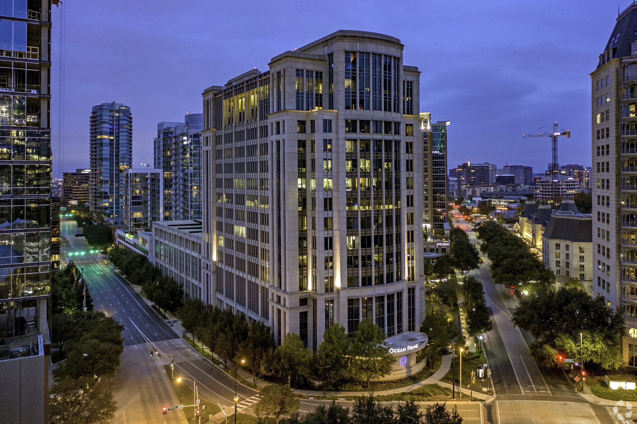 2101 Cedar Springs Rd, Dallas, TX à louer Photo de l’immeuble– Image 1 sur 11