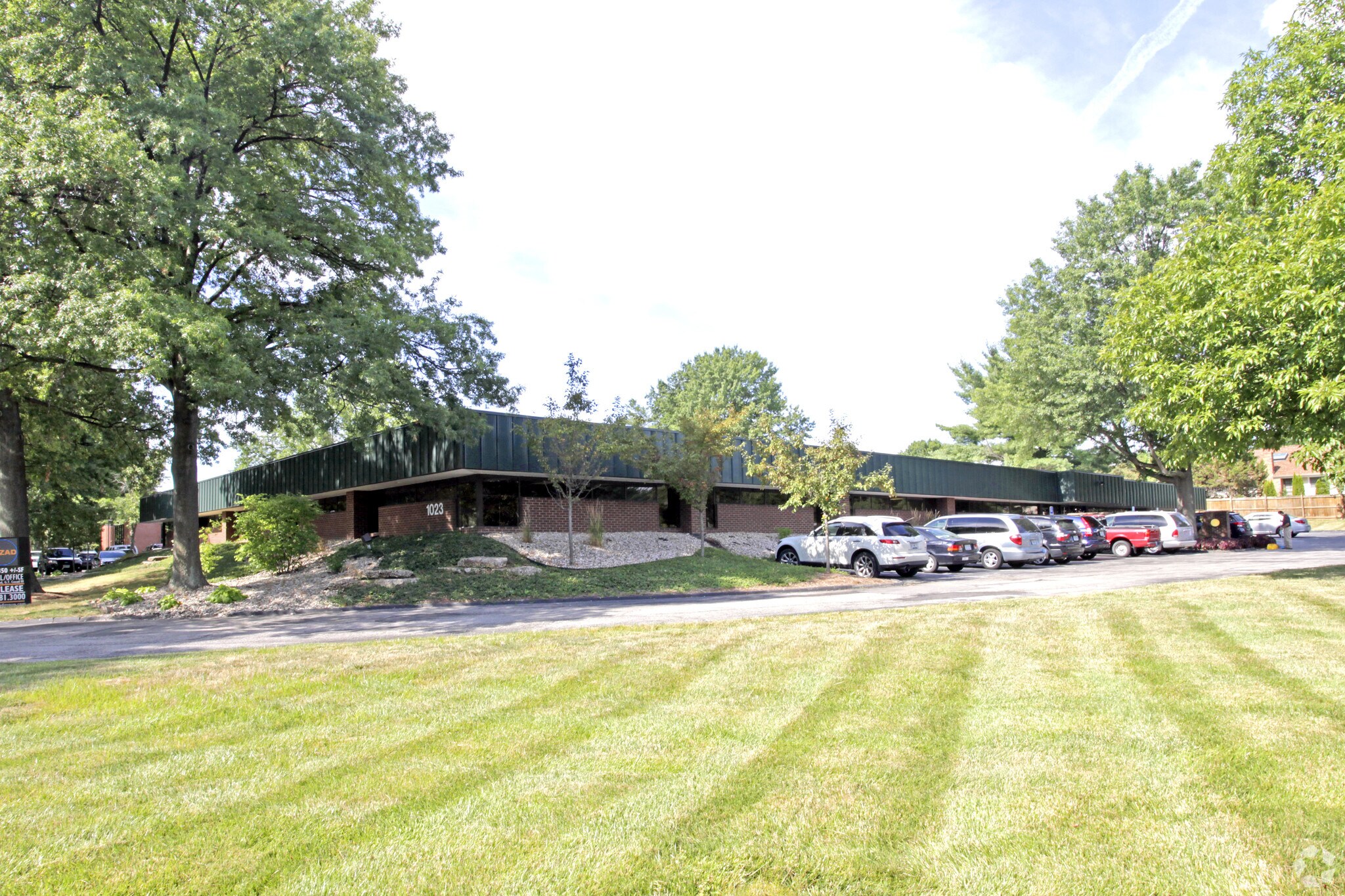 1023 EXECUTIVE PARKWAY Dr, Saint Louis, MO à vendre Photo de l’immeuble– Image 1 sur 4