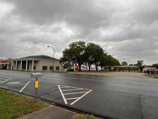 Plus de détails pour 305 E Washington Ave, Navasota, TX - Local commercial à vendre