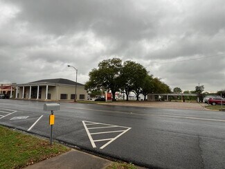 Plus de détails pour 305 E Washington Ave, Navasota, TX - Local commercial à vendre