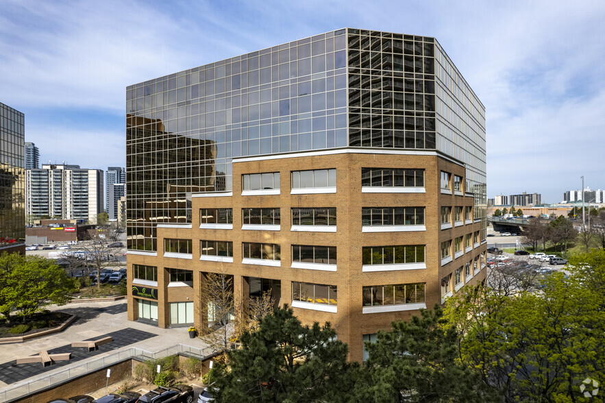 2001 Sheppard Ave E, Toronto, ON à louer - Photo de l’immeuble – Image 2 sur 13