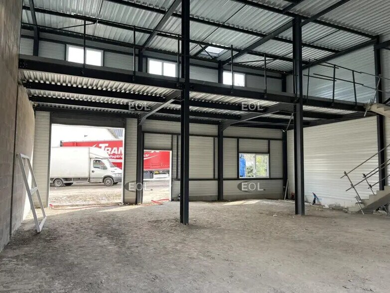Local d’activités dans Asnières-sur-Oise à louer - Photo de la construction – Image 3 sur 5