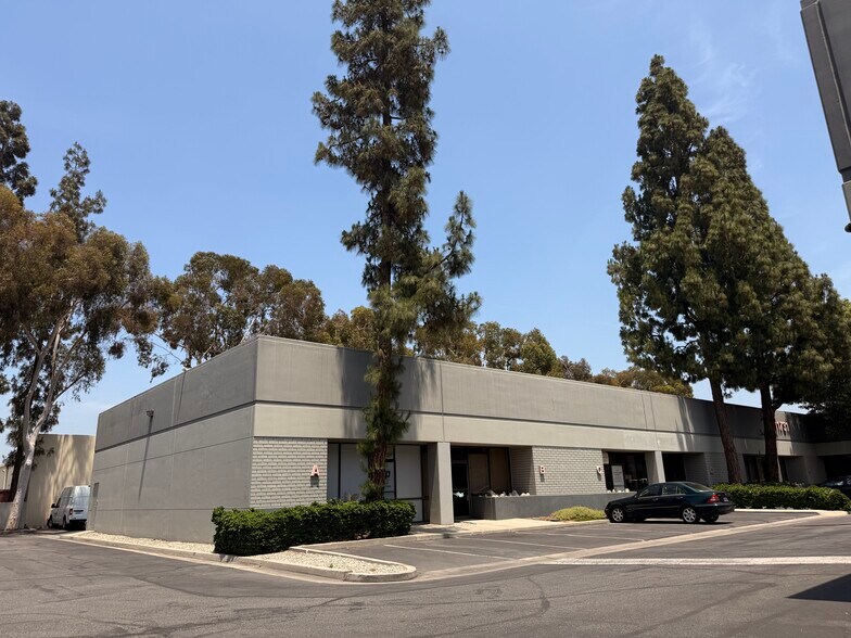 11731 Telegraph Rd, Santa Fe Springs, CA à louer - Photo de l’immeuble – Image 1 sur 10