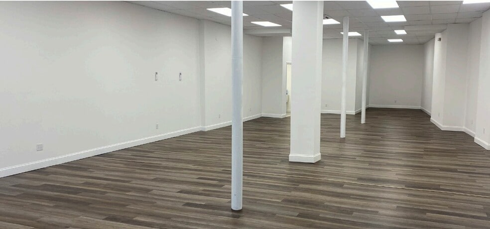 46-48 W Main St, Riverhead, NY à vendre - Photo intérieure – Image 3 sur 8