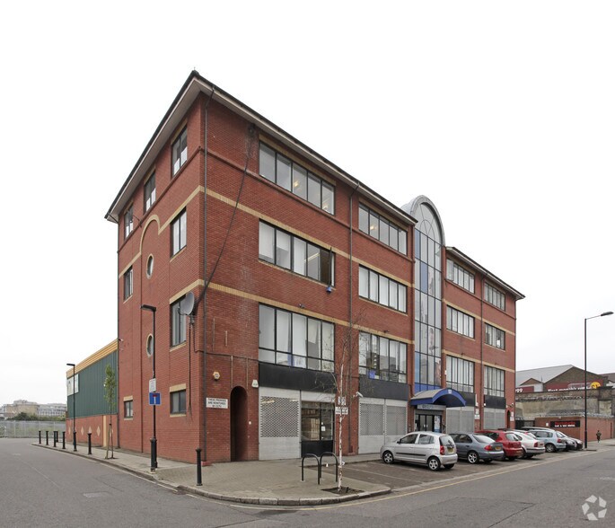 145-163 Freston Rd, Londres à louer - Photo de l’immeuble – Image 2 sur 6