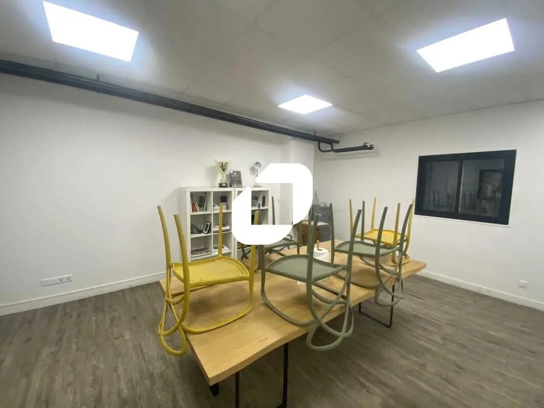 Local d'activités dans Osny à vendre Photo intérieure– Image 1 sur 19