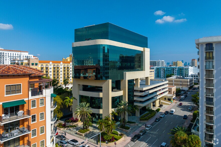 75 Valencia Ave, Coral Gables, FL à louer - Photo principale – Image 1 sur 17