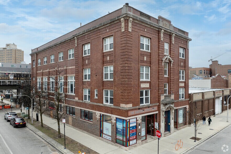 3257 N Sheffield Ave, Chicago, IL à louer - Photo de l’immeuble – Image 1 sur 5
