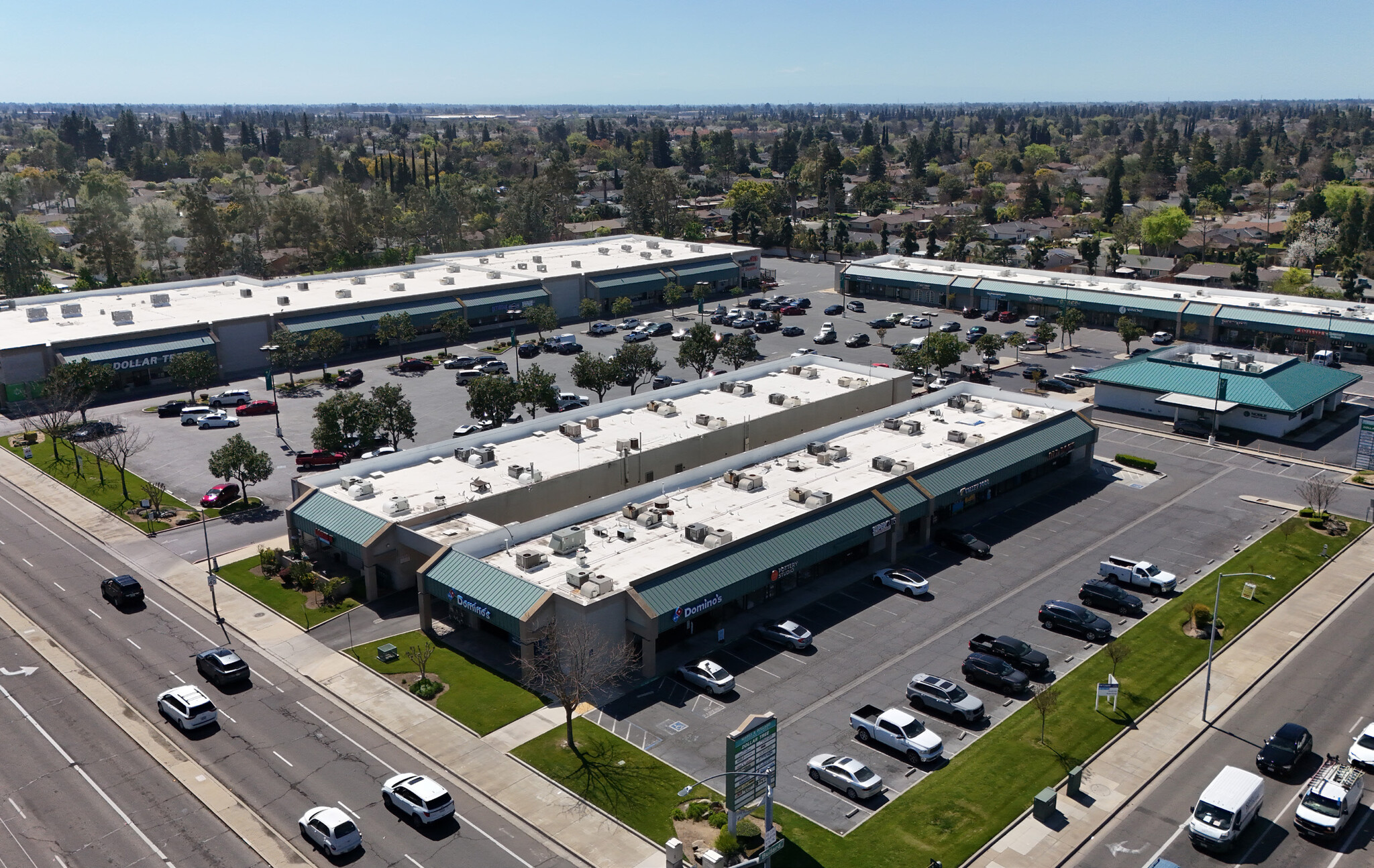 3001 W Bullard, Fresno, CA à louer Photo de l’immeuble– Image 1 sur 8
