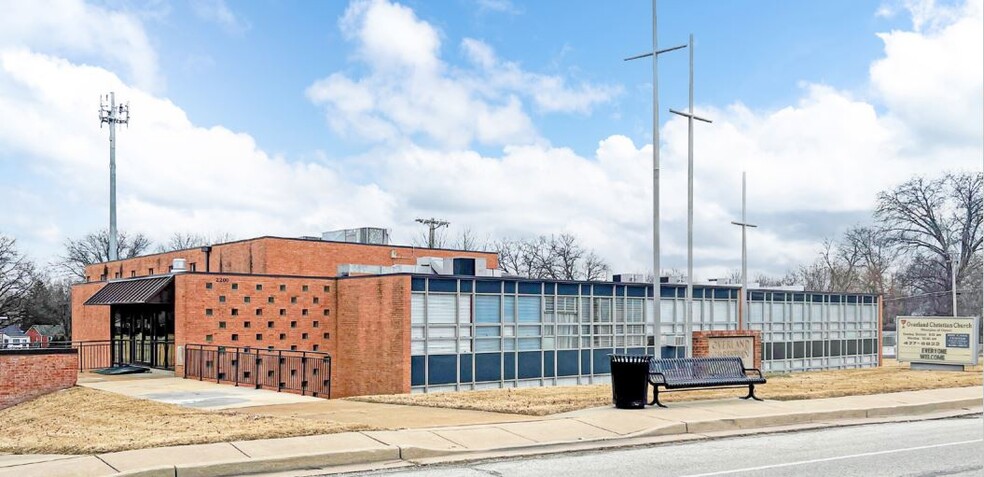 2200 Lackland Rd, Overland, MO à vendre - Photo de l’immeuble – Image 2 sur 11