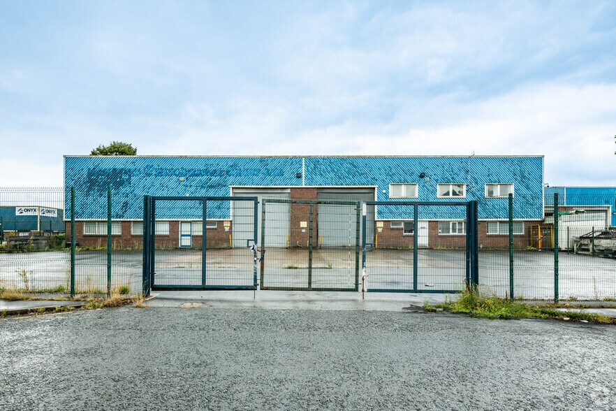 Hutton St, Blackburn à louer - Photo principale – Image 1 sur 5