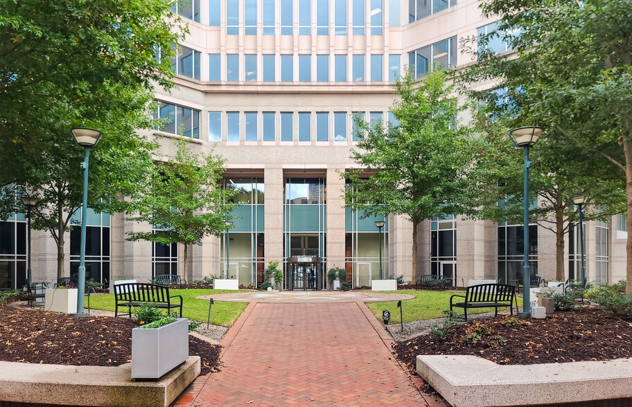 525 N Tryon St, Charlotte, NC à louer - Photo de l’immeuble – Image 2 sur 13