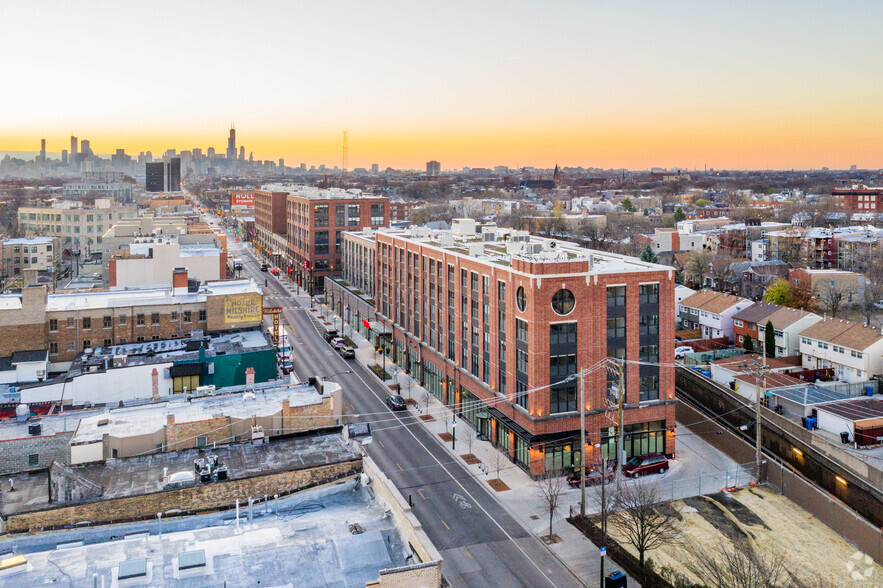2522 N Milwaukee Ave, Chicago, IL à louer - Aérien – Image 3 sur 4