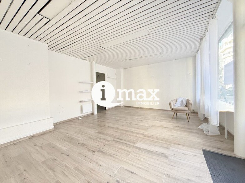 Local commercial dans Levallois-Perret à louer - Photo de l’immeuble – Image 3 sur 4