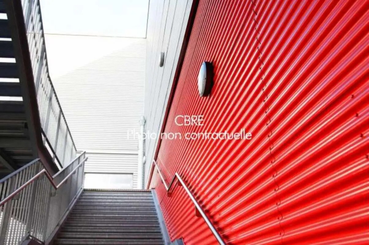 Industriel/Logistique dans Lodève à louer Photo de l’immeuble– Image 1 sur 4