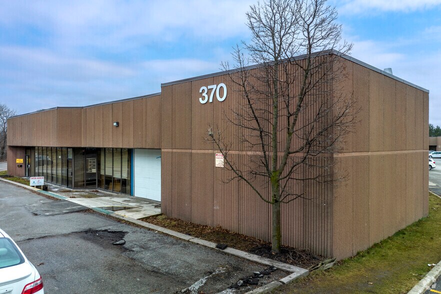 370 Tapscott Rd, Toronto, ON à louer - Photo principale – Image 1 sur 5