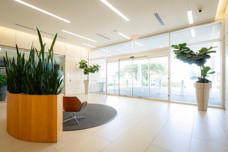 8611 N Mo Pac Expy, Austin, TX à louer - Photo intérieure – Image 3 sur 44