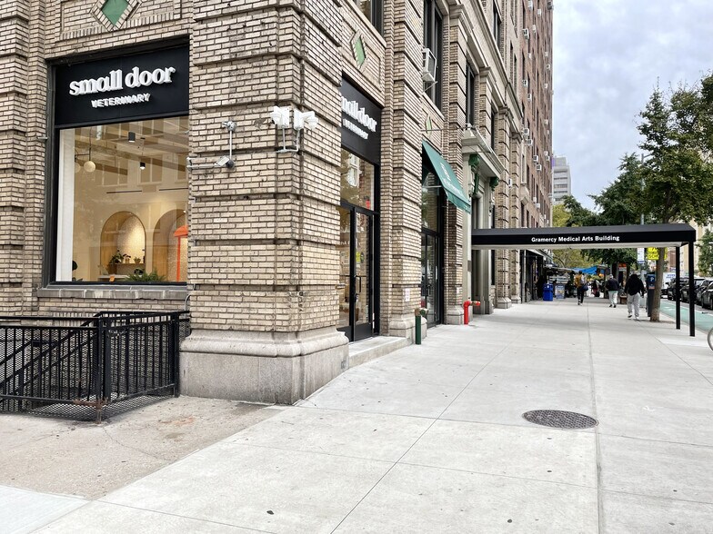 380 Second Ave, New York, NY à louer - Photo de l’immeuble – Image 3 sur 3