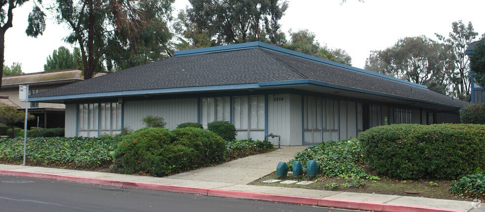 2454 Stanwell Dr, Concord, CA à louer - Photo de l’immeuble – Image 2 sur 4