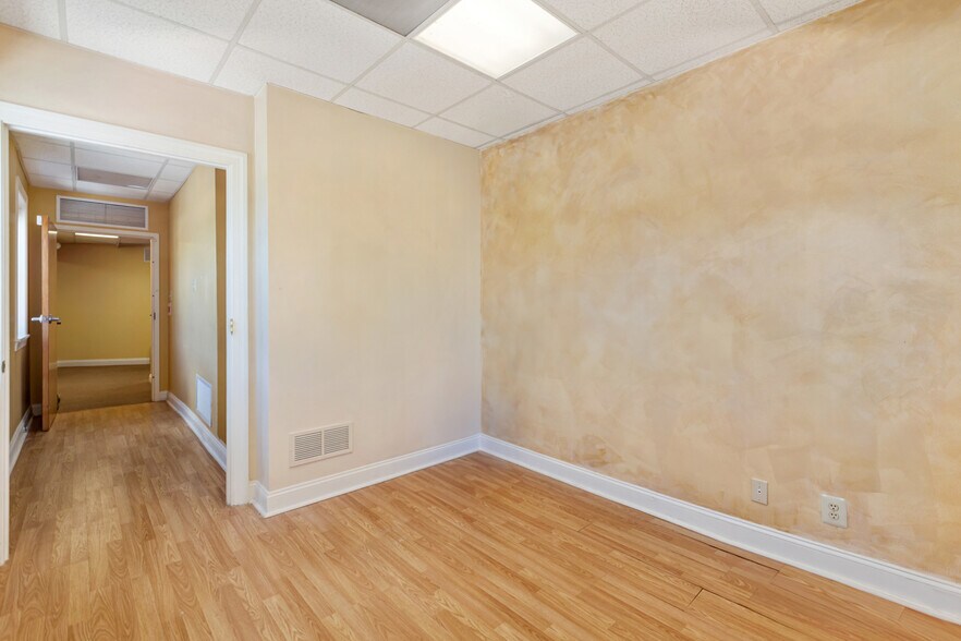 363 E Lincoln Hwy, Exton, PA à louer - Photo de l’immeuble – Image 3 sur 9