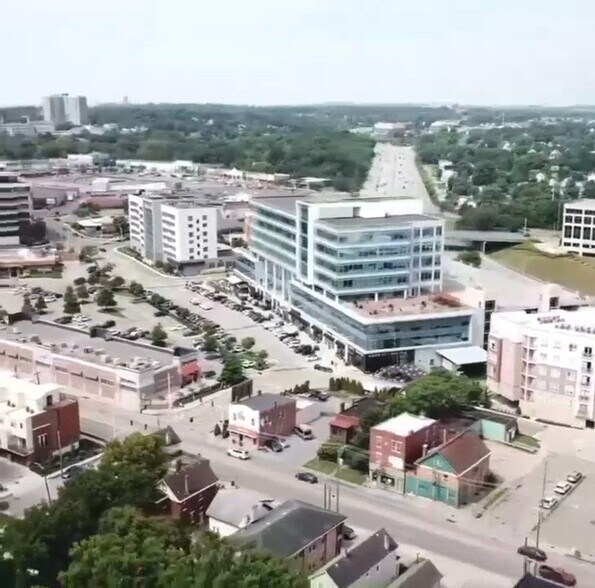 3921 Edwards Rd, Cincinnati, OH à vendre - Vidéo sur l’annonce professionnelle – Image 3 sur 13