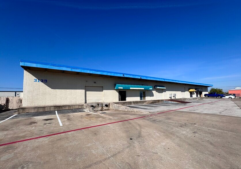 3139 National Cir, Garland, TX à louer - Photo de l’immeuble – Image 3 sur 3