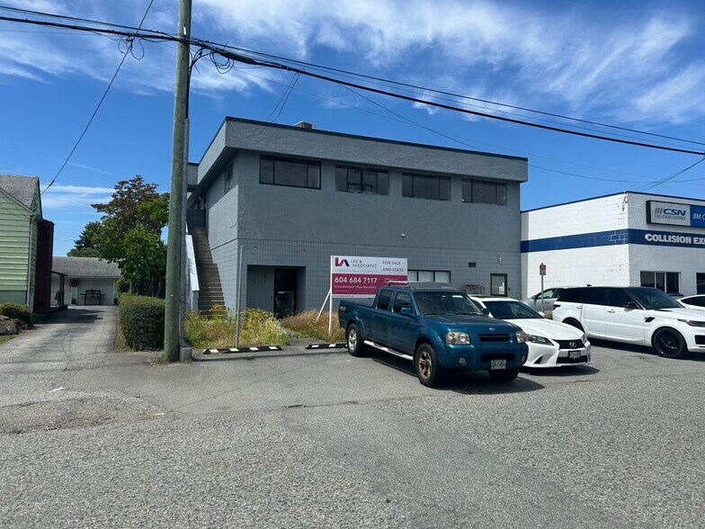 7123 Curragh Av, Burnaby, BC à louer - Photo de l’immeuble – Image 2 sur 15