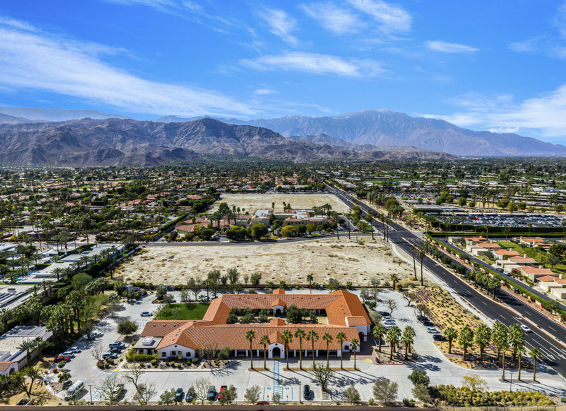 72301 Country Club Dr, Rancho Mirage, CA à louer - Photo de l’immeuble – Image 1 sur 20