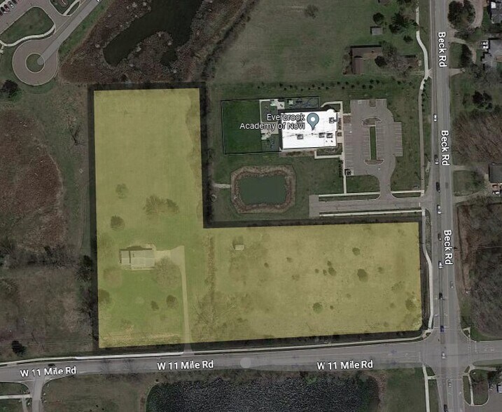 47460 W 11 Mile Rd, Novi, MI à vendre - Photo de l’immeuble – Image 2 sur 2
