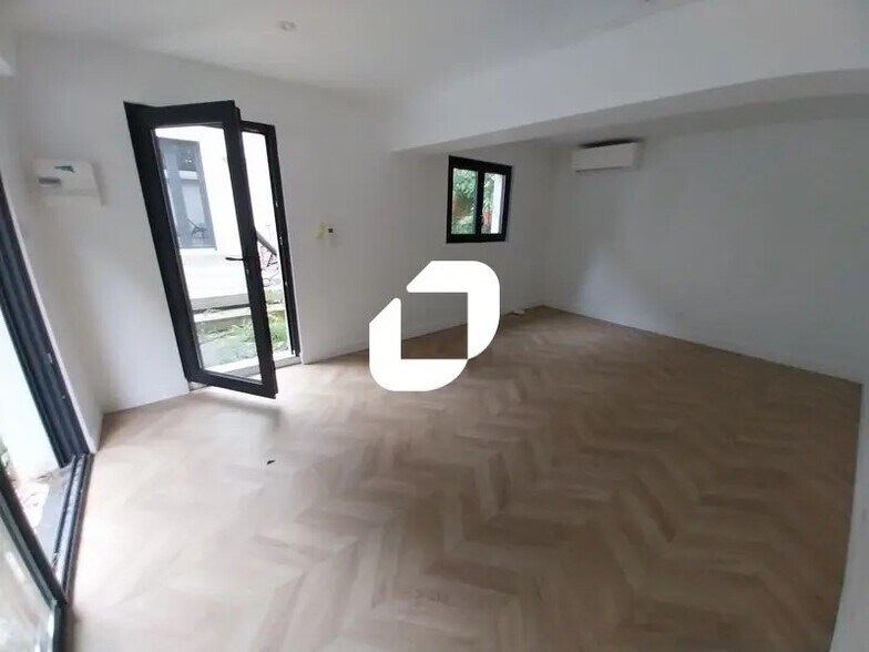 Bureau dans Le Bouscat à louer - Photo de l’immeuble – Image 2 sur 10