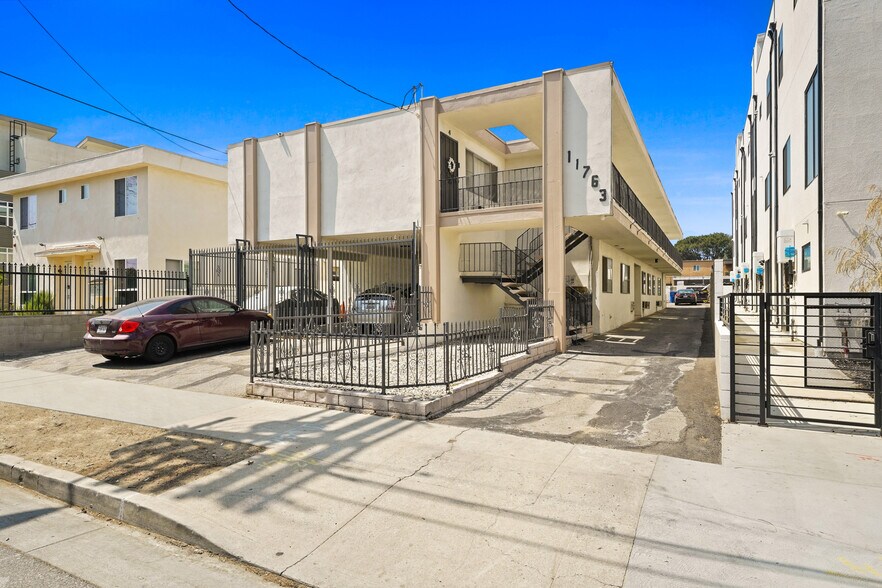 11763 Hamlin St, North Hollywood, CA à vendre - Photo de l’immeuble – Image 1 sur 7