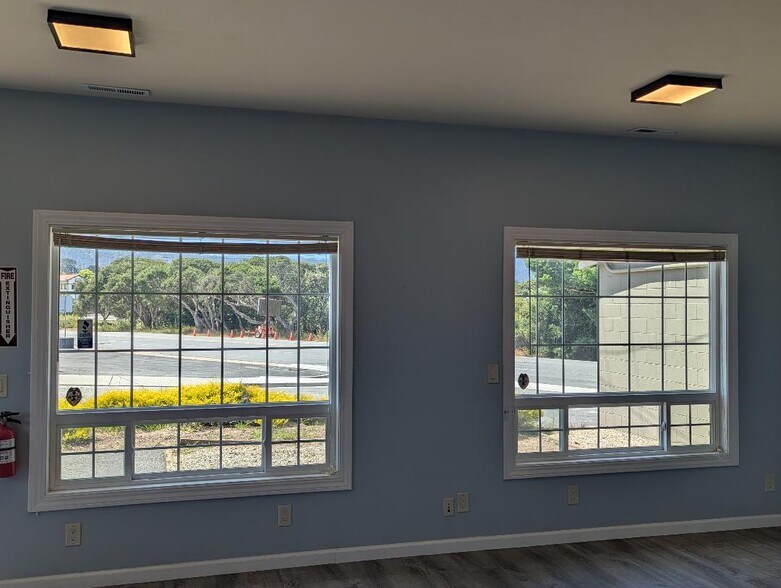 557 Charles Ave, Seaside, CA à louer - Photo de l’immeuble – Image 3 sur 17