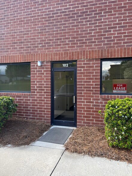 128 Overhill Dr, Mooresville, NC à louer - Photo de l’immeuble – Image 1 sur 10