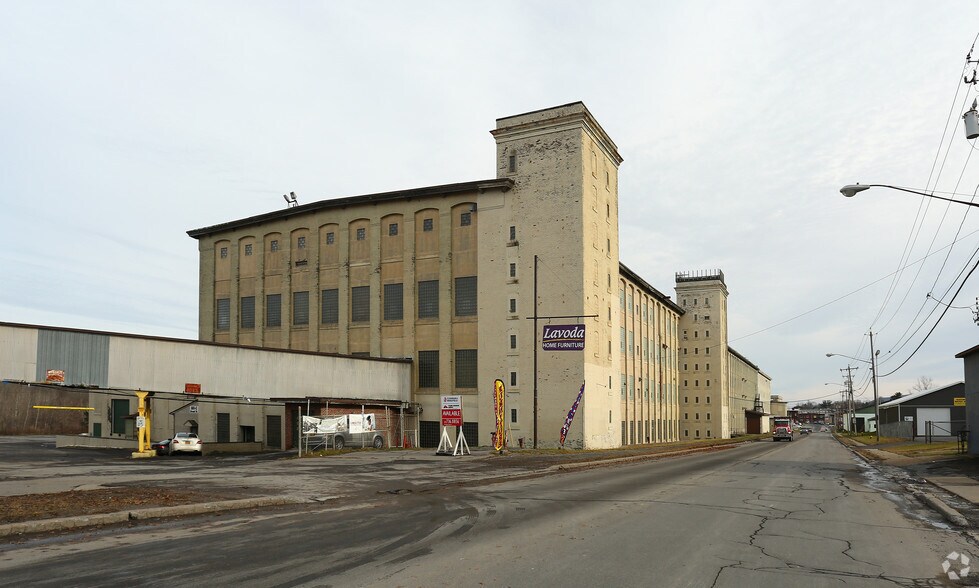 901-1001 Broad St, Utica, NY à louer - Photo principale – Image 1 sur 8