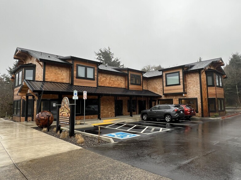 N Spruce St & E 1st ave, Cannon Beach, OR à louer - Photo de l’immeuble – Image 3 sur 4