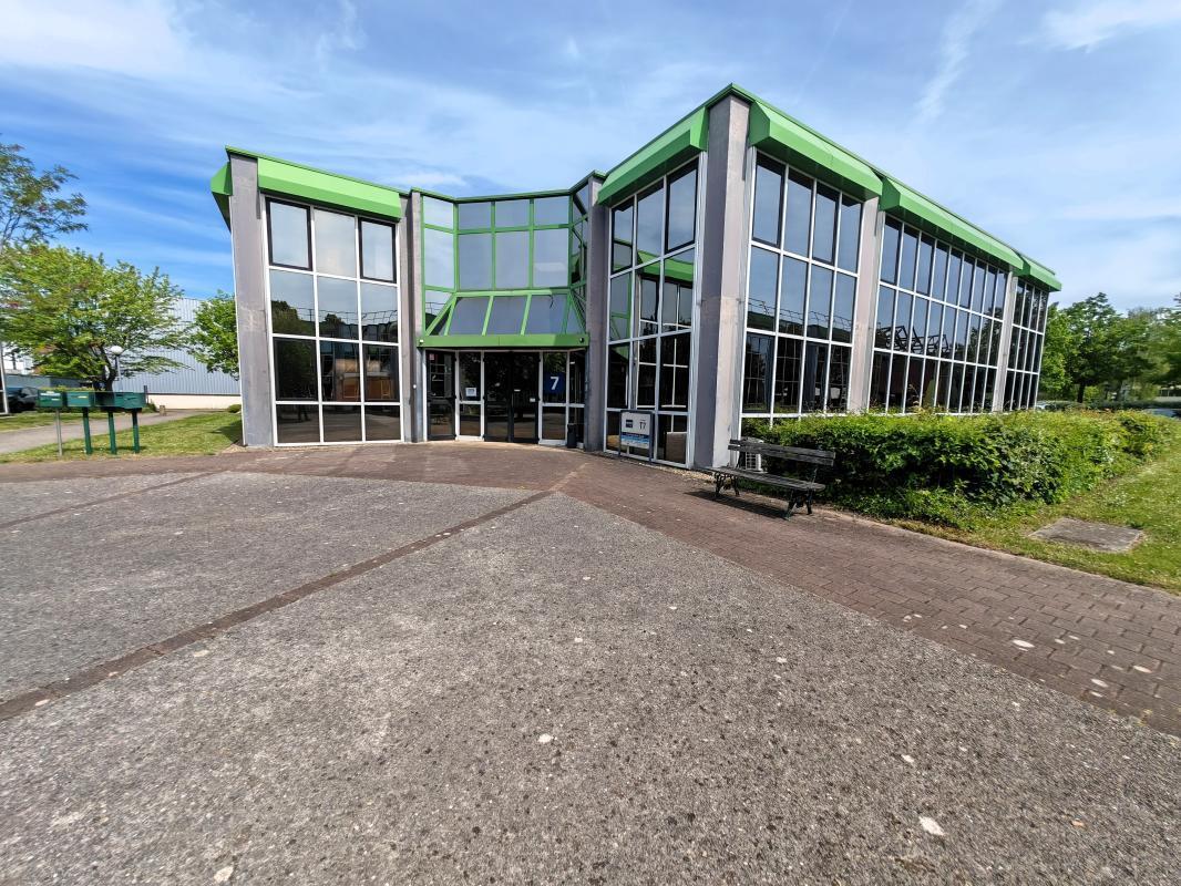 Bureau dans Saint-Thibault-des-Vignes à louer Photo de l’immeuble– Image 1 sur 9