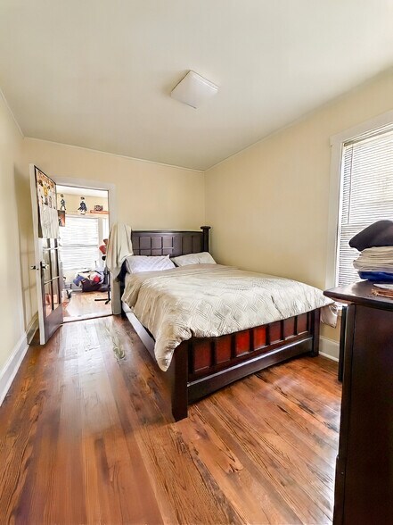 4917 W. Addison, Chicago, IL à vendre - Photo de l’immeuble – Image 2 sur 5