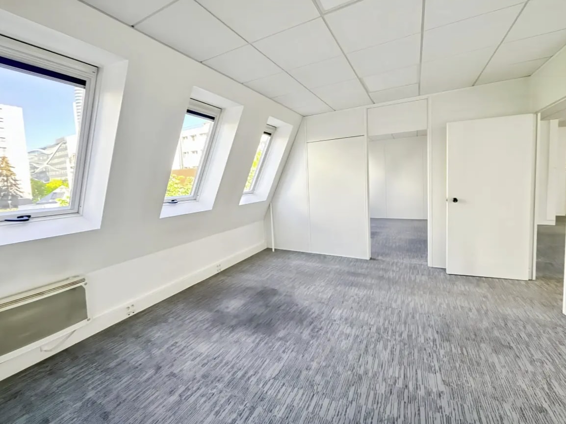 52 Rue Du Capitaine Guynemer, Courbevoie, HDS 92400 - Lot 1 - - Photo intérieure - Image 2 of 6