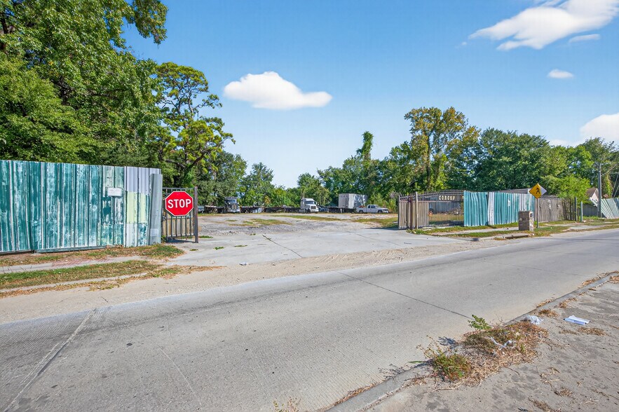 7517 Ley Rd, Houston, TX à vendre - Photo de l’immeuble – Image 2 sur 12