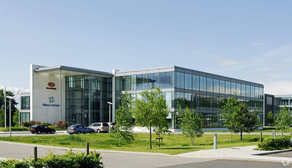 2 Brooklands Rd, Weybridge à louer - Photo principale – Image 1 sur 2