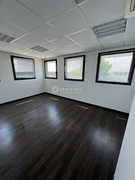 Bureau dans Nîmes à louer - Photo de l’immeuble – Image 1 sur 10