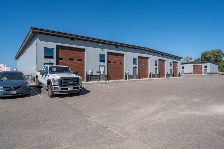 3021 Evergreen Trl, Mankato, MN à vendre - Photo de l’immeuble – Image 2 sur 9
