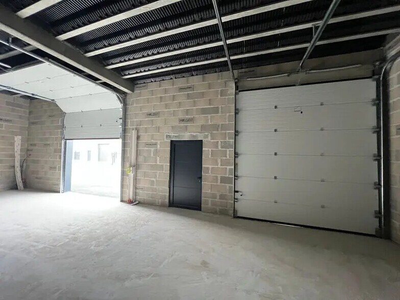Local d'activités dans Montussan à vendre - Photo intérieure – Image 2 sur 6