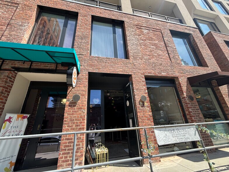 303 Wythe Ave, Brooklyn, NY à louer - Photo de l’immeuble – Image 3 sur 14